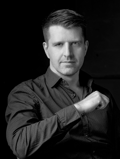 Игорь Николаевич Серов — подполковник ФСБ в отставке, автор челленджа «Код доступа», строгий портрет в фас